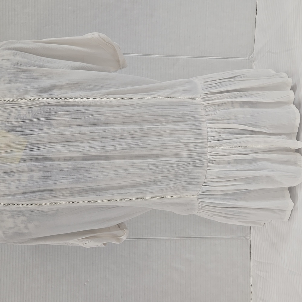b. Boutique White Embroidered Blouse - Picture 3 of 4
